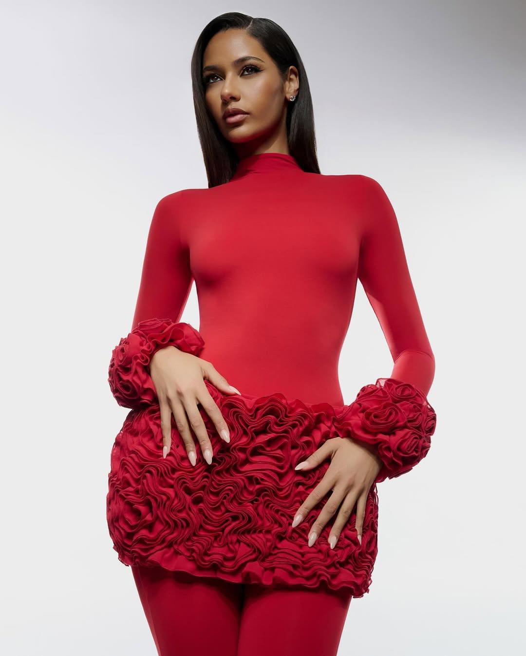 Decorative cuff with ruffles