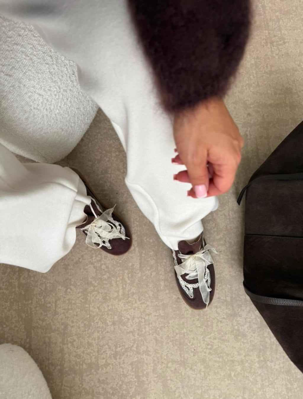 Zapatillas café encaje